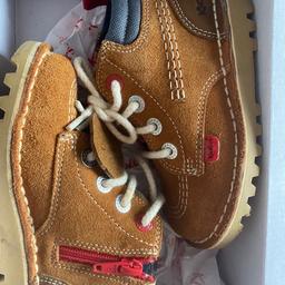 Kids Tanned Kickers
Kids size 7.5 (tdlr)
Excellent condition - only worn once!
Collection Chadwell Heath/Dagenham/Romford/Waltham abbey