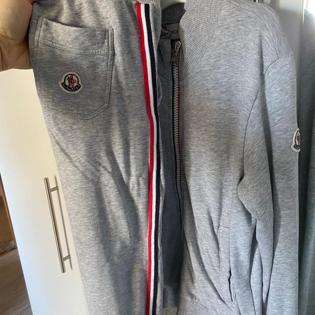 Lovely boys grey Moncler Tracksuit
Age 8
In fab used condition
Collection Chadwell Heath/Romford/Dagenham/Waltham abbey