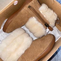 Girls tanned UGG fluff mini quilted boots
UK size 6 (tdlr)
Good used condition
Collection Chadwell Heath/Dagenham/Romford/Waltham Abbey