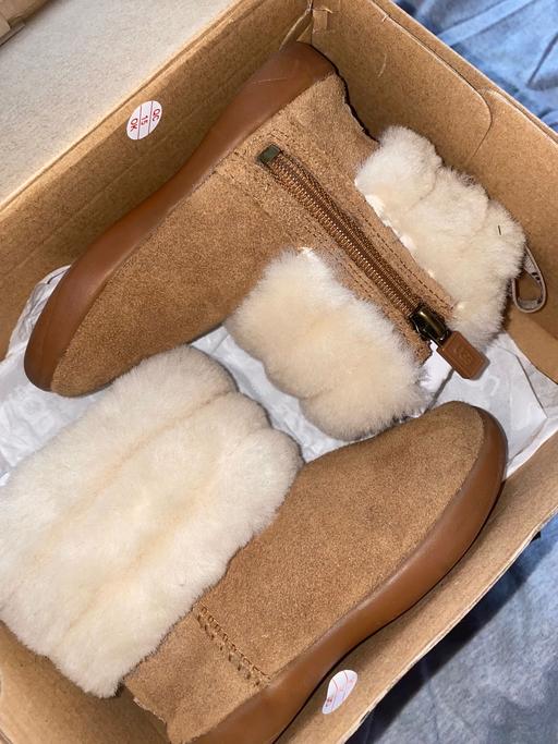 Buy & Sell Essex Epping Forest - Photos for Girls tan UGG boots size 6