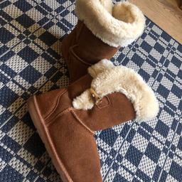 Ladies sheepskins boots