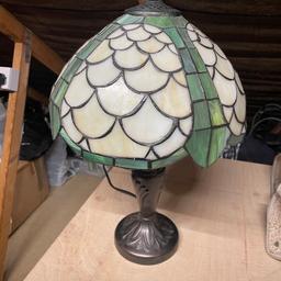 Tiffany lamp in nice condition and good working order