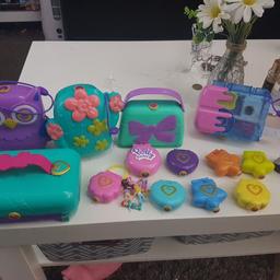 5 large polly pockets
8 smaller polly pockets
limo
6 polly figures

absolute bargain compared to what i paid for them just want to try get some of my money back as they were barely played with.

collection S5