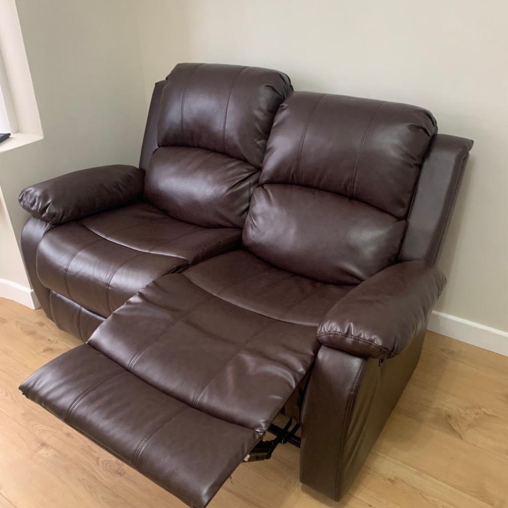 2x 2 Seater Leather Recliner Sofas In Rm7 Havering Für £ 50000 Zum Verkauf Shpock At 1077