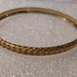 Beautiful diamond engraved 9ct Gold bangle
6mm Wide
Inner Circumference 19.79 mm 7.3 inches
Outer Circumference 21.99 mm 8.5 inches
Weight 7.17g 
fit Small to Medium Adult wrist 
Perfect condition. Looks brand new, would make an excellent present 
Hallmarked 
Postage first class special delivery