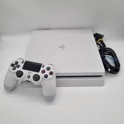 Verkauft wird eine Playstation 4 mit 500 GB in weiß. 
Alles in einem sehr guten gebrauchten Zustand
Mit dabei sind das Netzkabel ein HDMI Kabel und ein Controller.