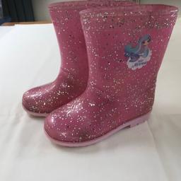 Delightful pink wellies with silver 
glitter and Mermaid motif.
Very little wear .

Payment via PayPal or cash on collection.