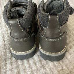 Brown Sainsbury’s Tu boots
Never worn
Velcro straps

Collect B31 3TH