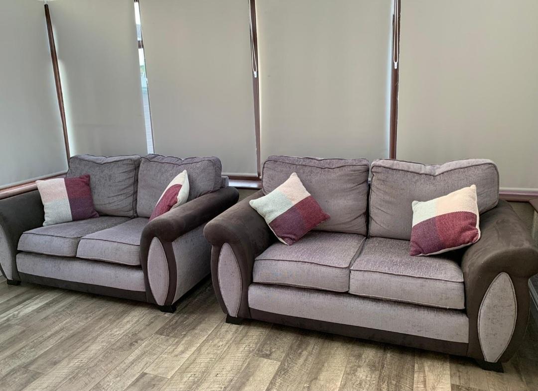 x2 two seater sofas in Wigan für £ 100,00 zum Verkauf Shpock AT