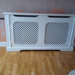 handmade bespoke wooden radiator cover,non factory item excellent condition.
L. 166cm-5ft 5in
W. 14cm- 5-3/4in
H .91cm- 3ft