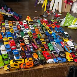 More then 200 +hot wheel cars or more. Plus some marvel characters and dinosaurs on last picture.
Spend more the £100 easily.
Great gift or present for Christmas.

Grab a bargain