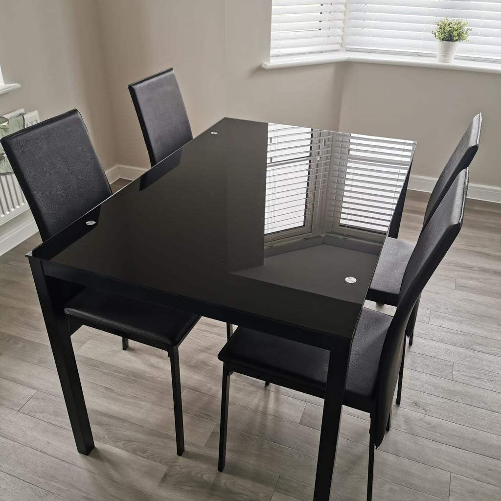 argos lido glass dining table with 4 chairs in MK42 Shortstown für £ 70