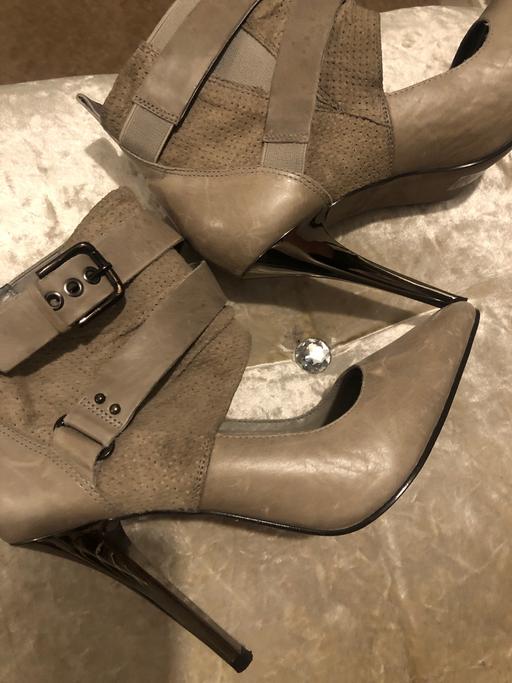 Buy & Sell West Midlands Sandwell - Photos for Size 5 river island boots in grey and silver