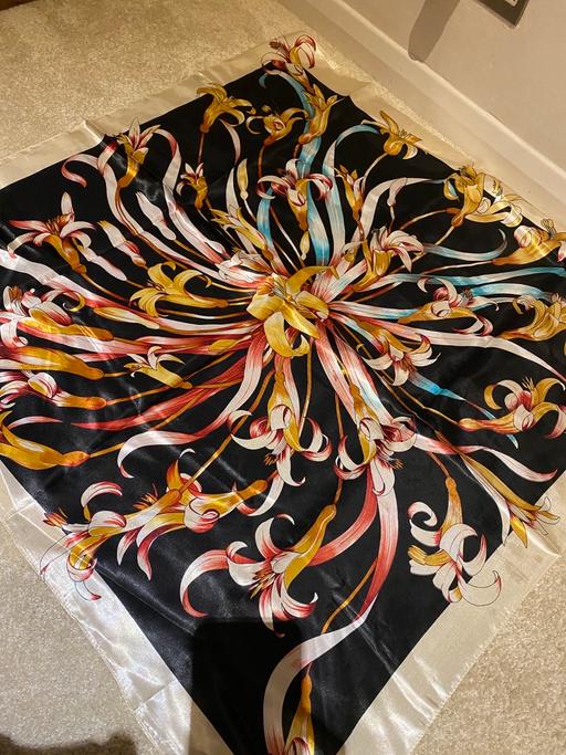 Buy & Sell South West London Coombe - South West London - Photos for Brand new silky scarf