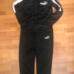 Puma tracksuit 
size S 
black with white PUMA logo on trousers &top
zip through top & drawstring on bottoms
some bobbling - pocket area & sleeve (see pics) 
still in good condition 

** ALSO LISTED ON OTHER SITES*