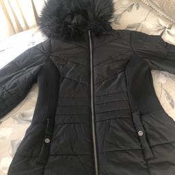 Lovely women’s jacket size 14 will suit a size 12/14 by very
Had a fur hood
Great condition sadly it’s too big for me