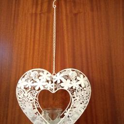 New never been used
large candle holder with butterfly figurines
heart shaped beige shade
fully galvanised n polished fir ling life use or rust free
Easy to hang switch can be hung any where around the house
Around 7"' from hook to base of heart
Sold as seen
No refund or exchange
Collection or postage extra
Cash on collection