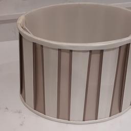 Lampshade
Great condition
Beautiful feature piece