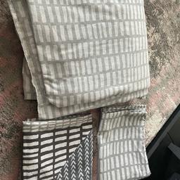 Kingsize duvet cover and x2 pillow cases. Catherine Lansfield. Black grey n white. Reversible as shown in pics. Excellent condition only used couple of times due to moving house. Smoke free home.
