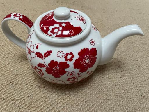 Buy & Sell Leicestershire Leicester - Photos for Red and white floral teapot - Typhoon brand