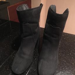 Ladies Black Suede Ankle Boots
Size 6
Worn once 
Excellent Condition