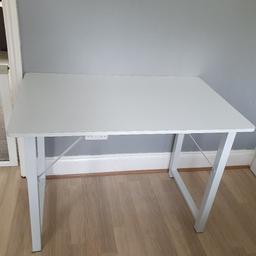 White desk for sale good condition a few scratches on the legs but nothing major. Dimensions:
Length: 100cm
Width: 60cm
Height: 74cm

Collection Only
