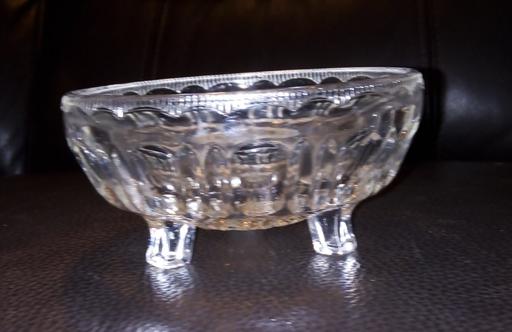 Buy & Sell West London Hillingdon - Photos for 3 footed glass bowl, 11 cm diameter, 6cm tall