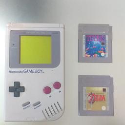 Verkaufe einen Gameboy Classic Inkl den Klassikern Tetris und Zelda.
Bild, Ton und Tasten funktionieren einwandfrei, in einem sauberen und vollfunktionsfähigem Zustand.
