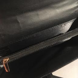 Ladies Carvela purse 
Black 
Used but immaculate condition 
No scuffs or marks 
From clean smoke free home 
Collection only no offers