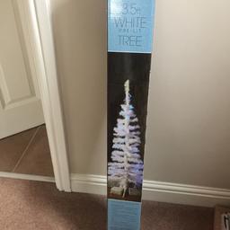 White pre lit white Christmas tree
3.5ft

Ideal for small room, dining room bedroom
Just needs batteries works perfect just no longer needed