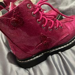 Hot pink lelly kelly boots with changeable butterflies. Worn once daughter complaining there too small. Size 29 uk 11 excellent condition