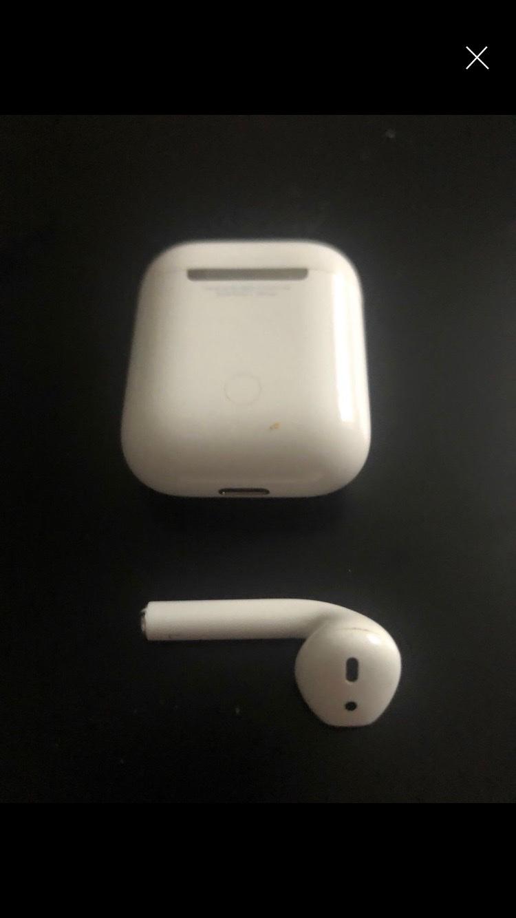 AIRPOD WITH CHARGING CASE in N19 London für 45,00 £ zum Verkauf | Shpock DE