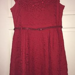 A lovely girls dress
Button up back , glittery belt
Fully lined
Collection only wordsley area