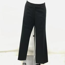 Wear these designer Mulberry Trousers UK size 14 in Excellent condition for work, business and style with a pair of shoes or heels

Full length

Mid-rise

Black

Tapered

Zip and button closure