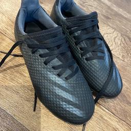Black Adidas football boots
Size 2
Metal studs
Only worn twice

Pet and smoke free home

**please check out other items for sale**