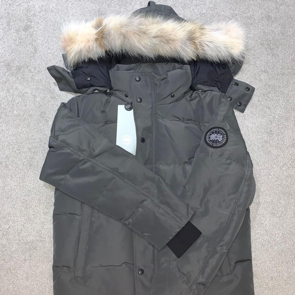 canada goose wyndham parka (black badge) in W13 London Borough of