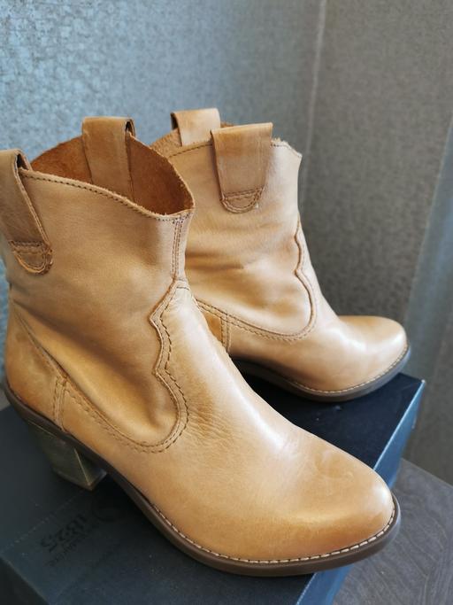 Buy & Sell North Yorkshire Middlesbrough - Photos for Clarks tan soft leather ankle boots