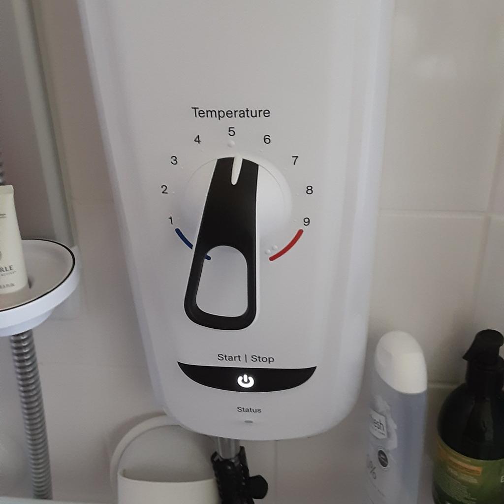 MIRA ADVANCE SHOWER WITH WALL BRACKET/SOAP DI in N1 Islington for £60.