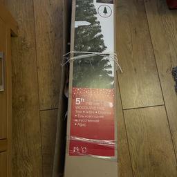 Excellent condition used once . 5ft Christmas tree