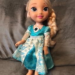 Snow Glow Singing Elsa
Shoes have been lost
All works as it should 
Press her necklace and she talks and sings let it go,also her dress lights up 
From smoke and pet free home 
Pick up Normanton wf6 
Can post 
£5
More items available on separate listings please take a look