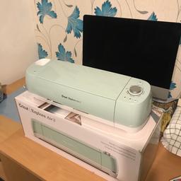 Cricut explore air 2 mint condition boxed used a few times