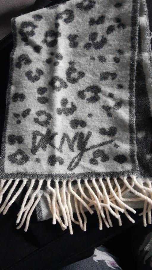 Buy & Sell West Midlands Sandwell - Photos for DKNY women’s scarf