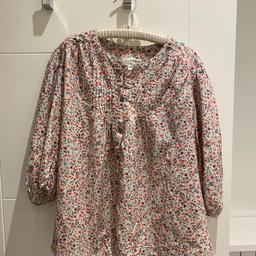 Brand - Velvet by Graham & Spencer 
Size Small however would fit 8-10 UK woman’s 
Floral pattern. Soft and light 
Never worn only tried on. 
Open to offers