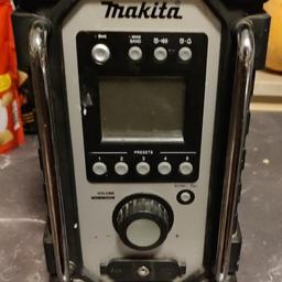 verkaufe funktionstüchtigen und gut erhaltenen Makita Radio ohne Akku. mit Netzstecker.
Versand gegen Aufpreis möglich.
