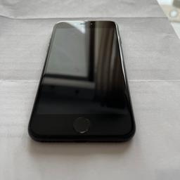 Biete hier ein gebrauchtes, gut erhaltenes iPhone 7 in schwarz (matt) zum Verkauf an.

Display ist in neuwertigem Zustand, auch der Rahmen ist unbeschädigt. Auf der Rückseite befinden sich kleine flecken, welche leider von einer minderwertigen Hülle stammen.

‼️Das Kamera-Mikrofon ist defekt.‼️

DE-Versand mit DHL gegen eine Gebühr von 4,90€ möglich.

Da es sich um einen Privatverkauf handelt sind: Rückgabe, Tausch, Garantie, Gewährleistung ausgeschlossen. Gekauft, wie auf den Bildern gesehen.