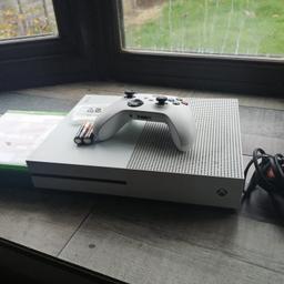 xbox one with 4 games and controller collection from dy1