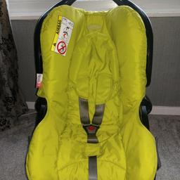 GRACO NEW BORN TO 13KG CAR SEAT With CAR SAFETY BASE. 

Any questions please ask
Please look at other baby and child listings