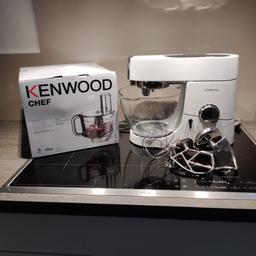 Kenwood Maschine mit viel Zubehör. Zubehör fast nie benutzt. Glasschüssel muss repariert werden. Sehr oft benutzt wurde nur der Smoothie maker.