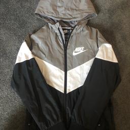 Nike jacket
Size S, 8-10 years (128-137cm)

Lovely condition

From smoke and pet free home

Collection from LS10 4AH or can arrange to post at purchasers own cost