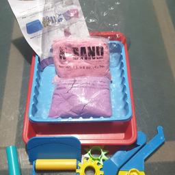 kids play sand only used a couple of times, all items included as well as an additional red play tray.
11 play toys
2 bags of coloured sand
1 plastic mould
and 2 trays.
No original box but it will be in a sealed plastic bag.

lots of fun to be had, free flowing sand sticks to itself and not your hands.
Pick up M45 Whitefield or will post for extra cost.
Thanks for looking, smaoke/pet free home.
